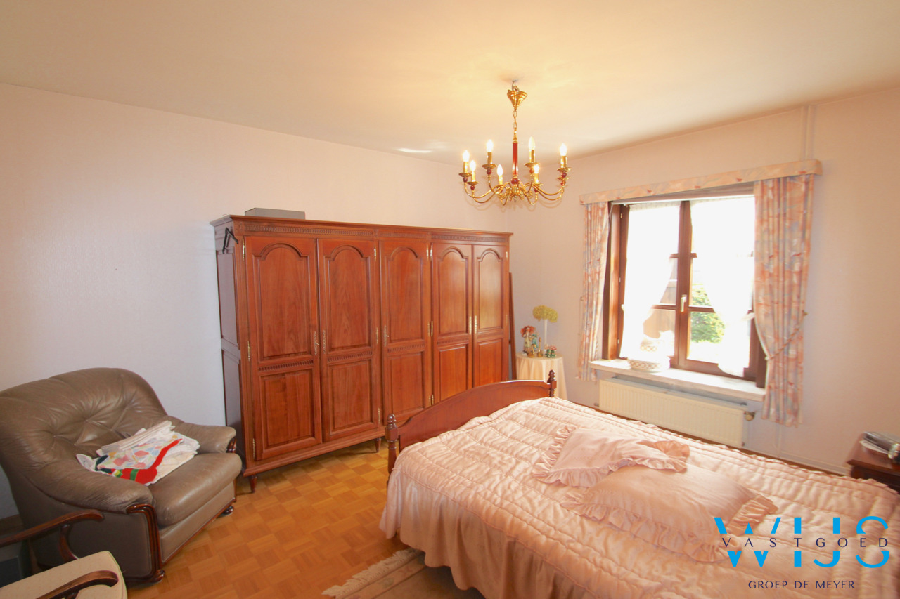 Prachtige instapklare en ruime woning op 1547m²  te OOSTEEKLO 