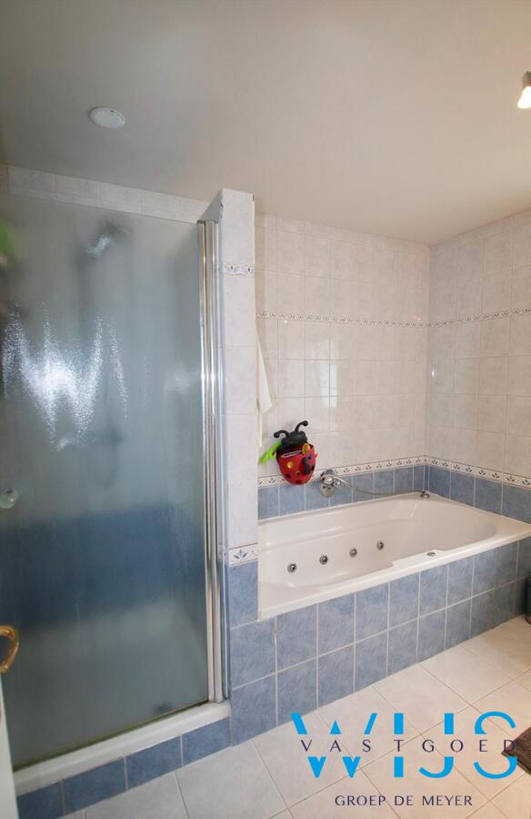 Instapklaar karaktervol woonhuis op een TOPlocatie in Eeklo ! 