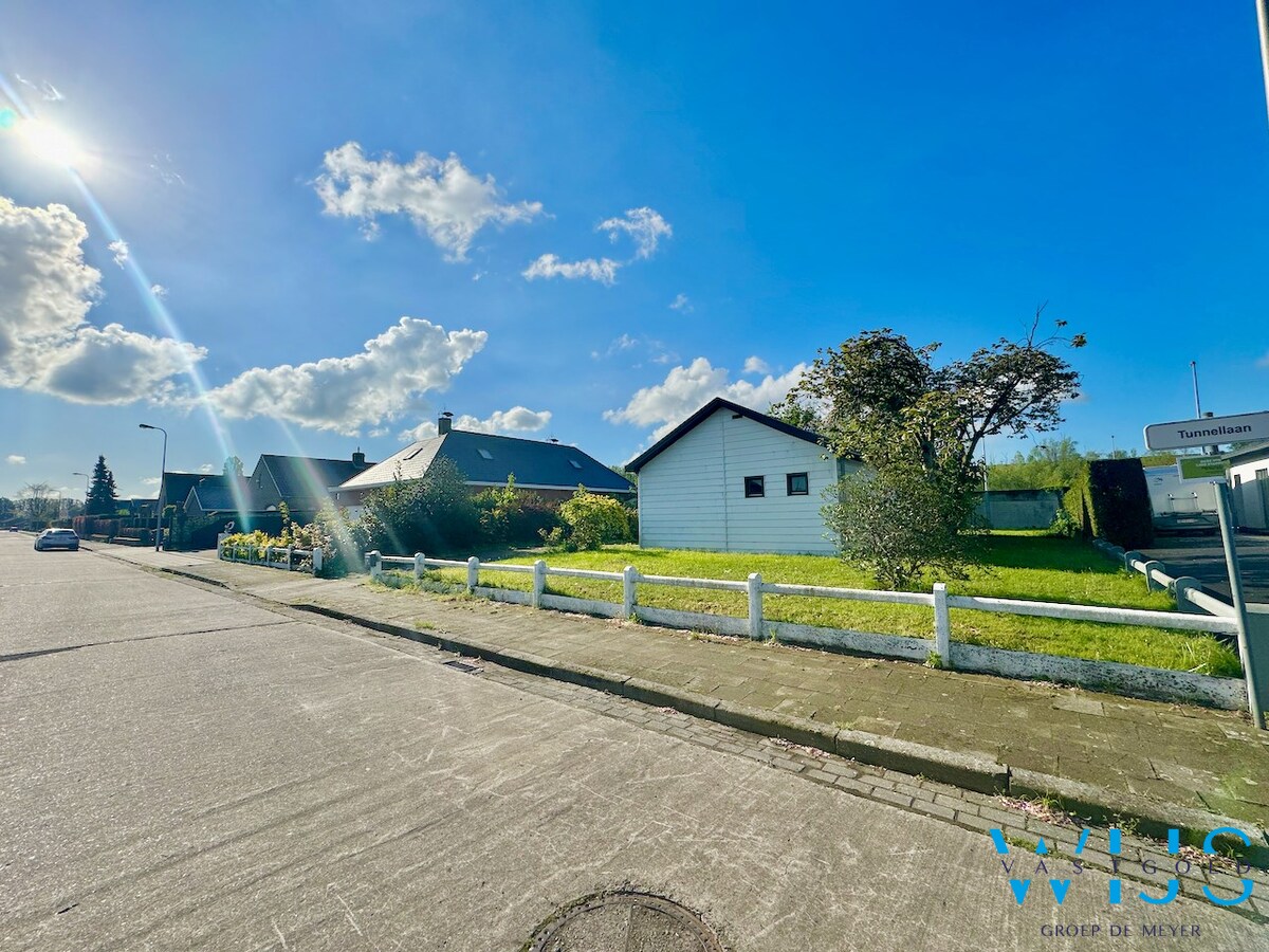 Te renoveren woonhuis/ bouwgrond te Zelzate ! 