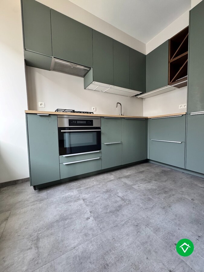 Instapklaar appartement met 2 slaapkamers en garage te Gent 