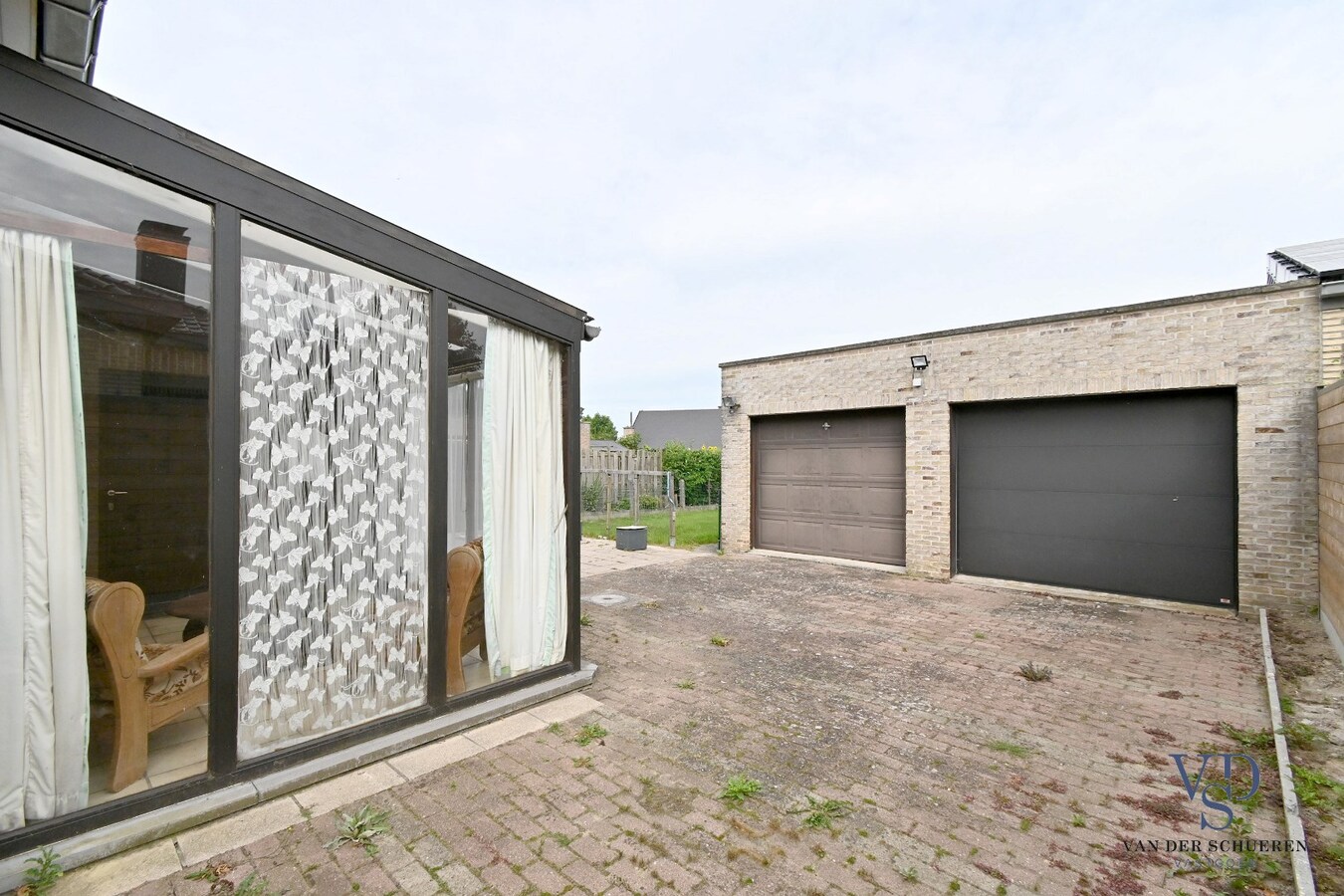 Bijzonder ruime, praktisch ingedeelde gezinswoning 