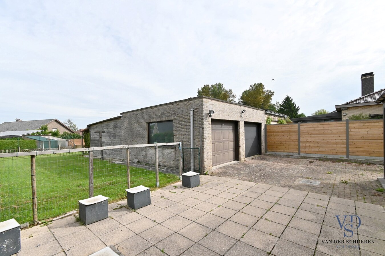 Bijzonder ruime, praktisch ingedeelde gezinswoning 