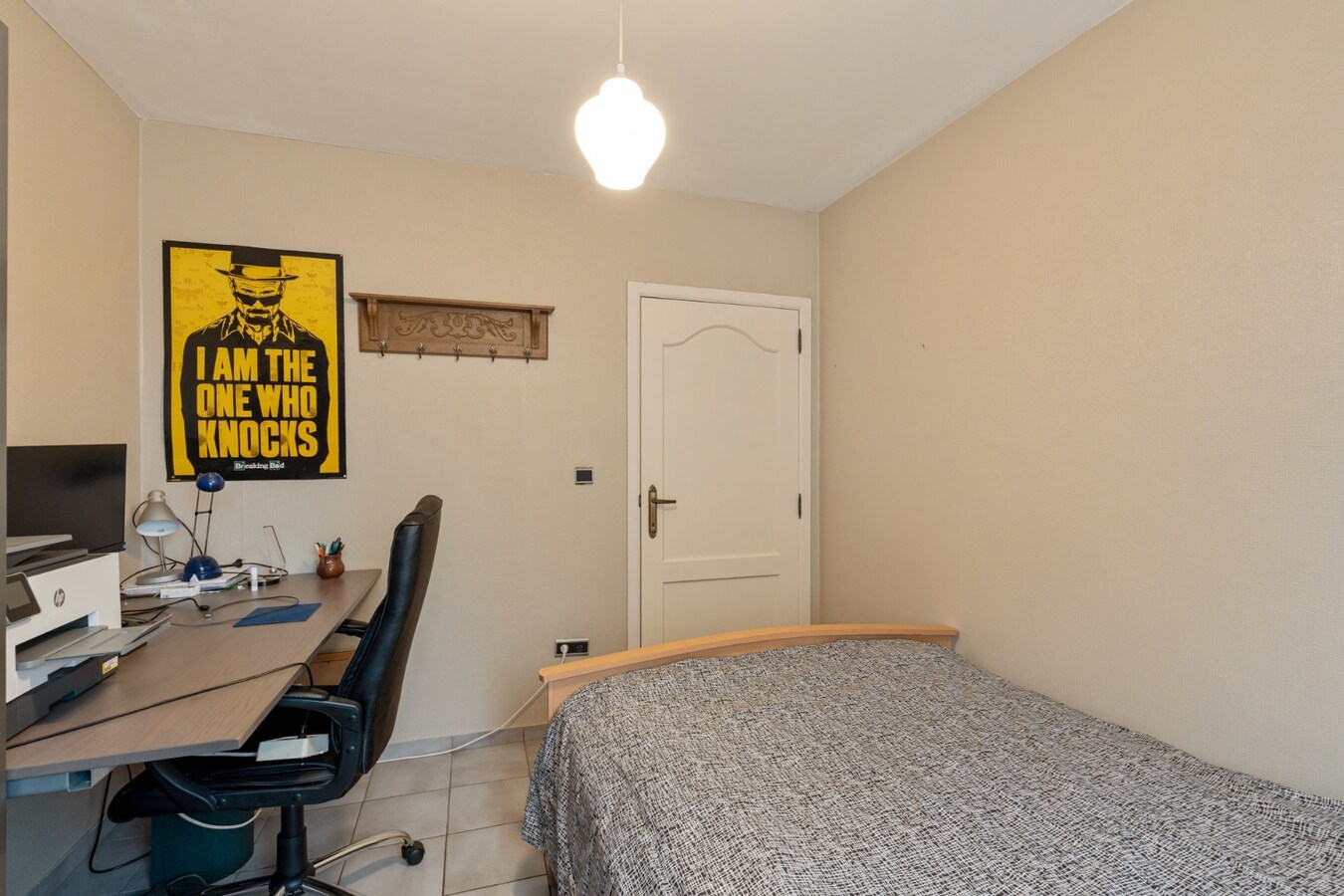 Vrijstaande gezinswoning, gebouwd in 1993 op een perceel van 5a74ca, gunstige ligging vlakbij het centrum. 