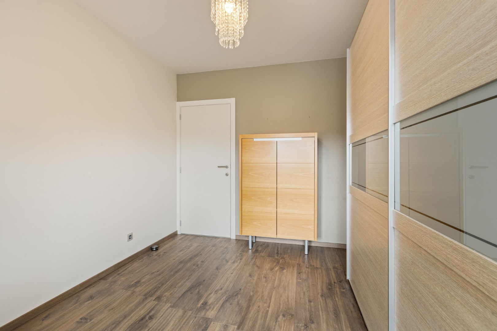 Instapklaar gelijkvloers appartement met 2 slpk. en ruim terras in Geel 
