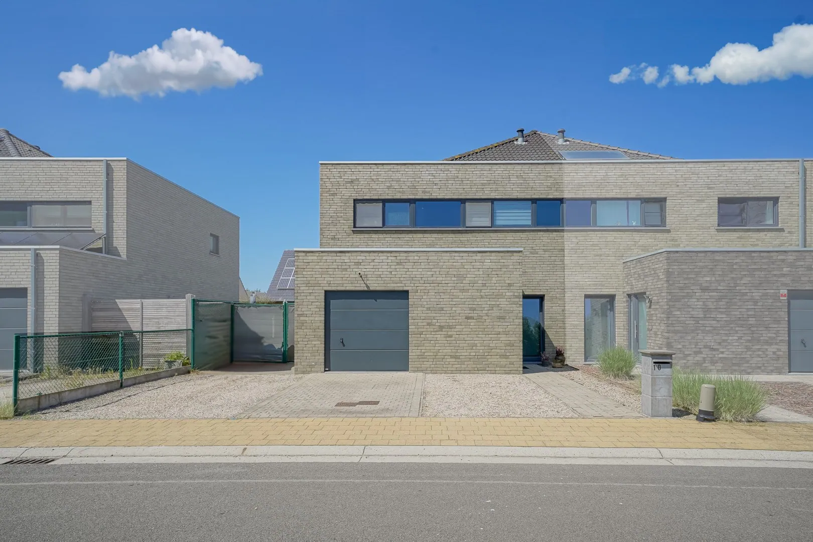 Prachtige half-open bebouwing uit 2016 (A-label)