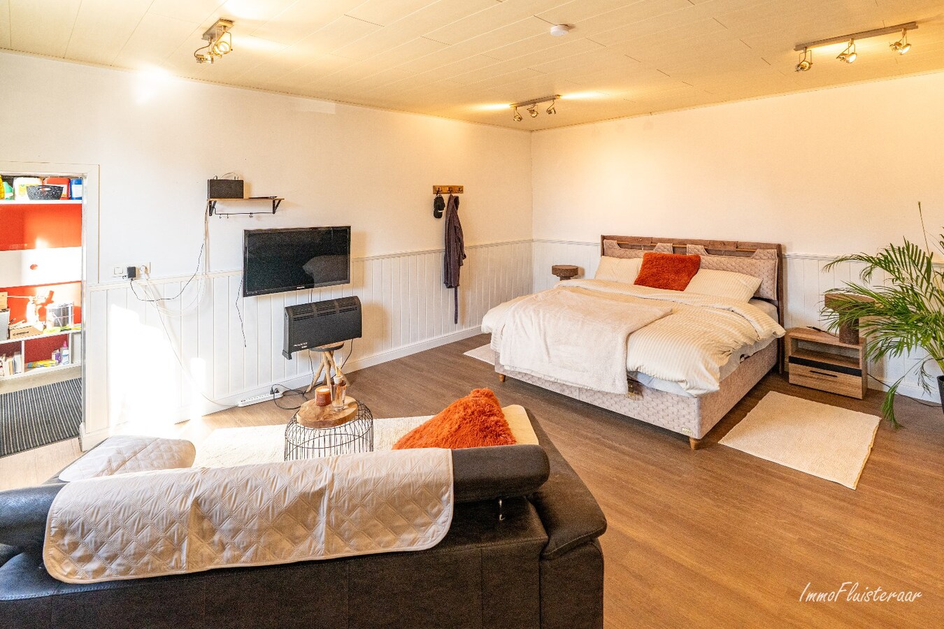 Complete paardenaccommodatie met studio op ca. 1,1ha te Bree 