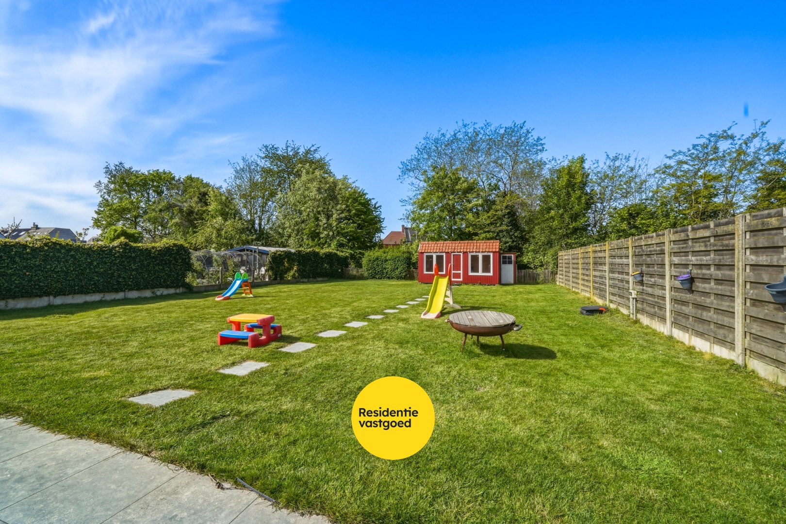 Instapklare ruime bungalow met zongerichte tuin in hartje Oudenburg! 