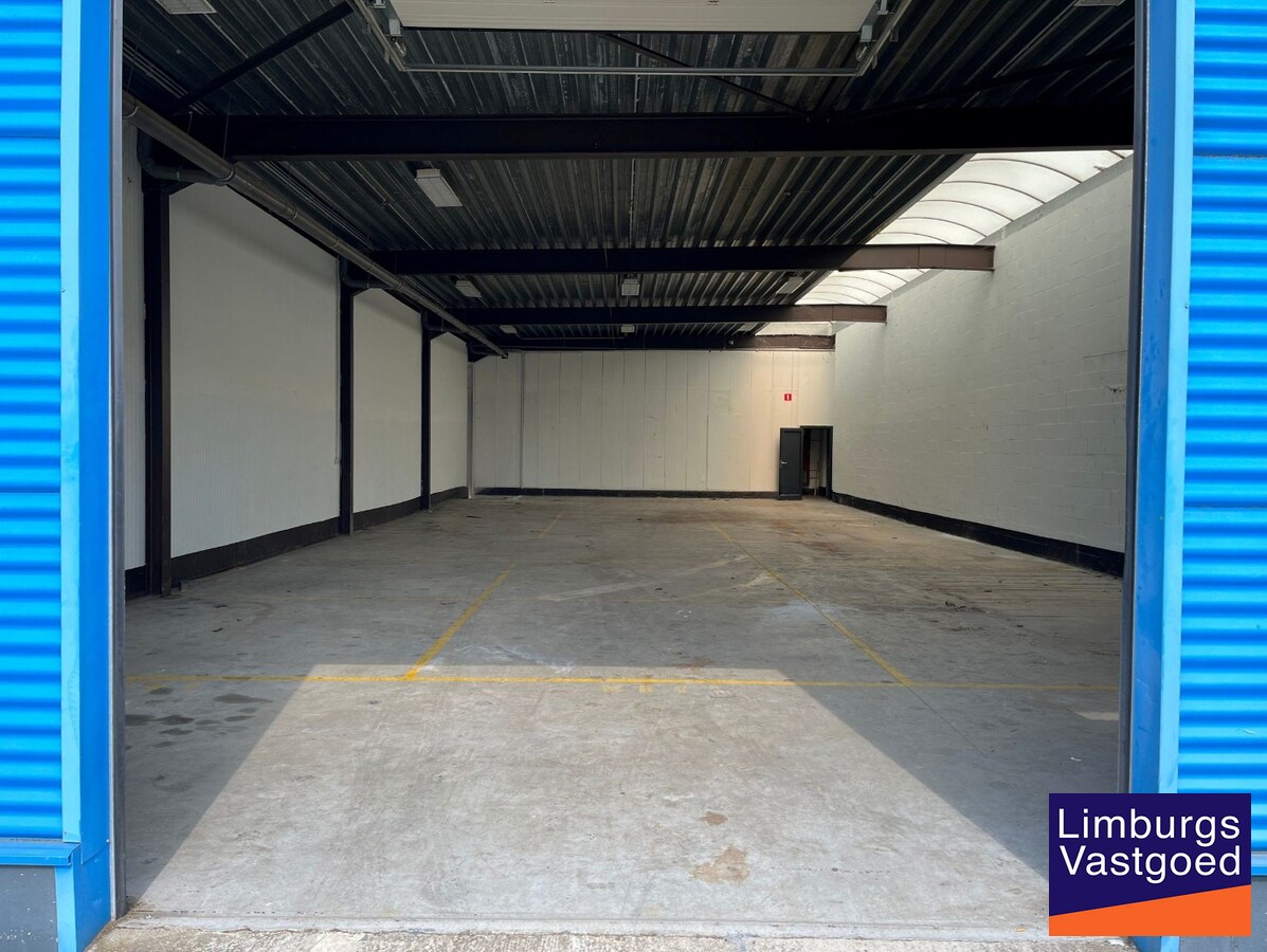 Magazijn, 240m², op industrieterrein, vlakbij E-313 
