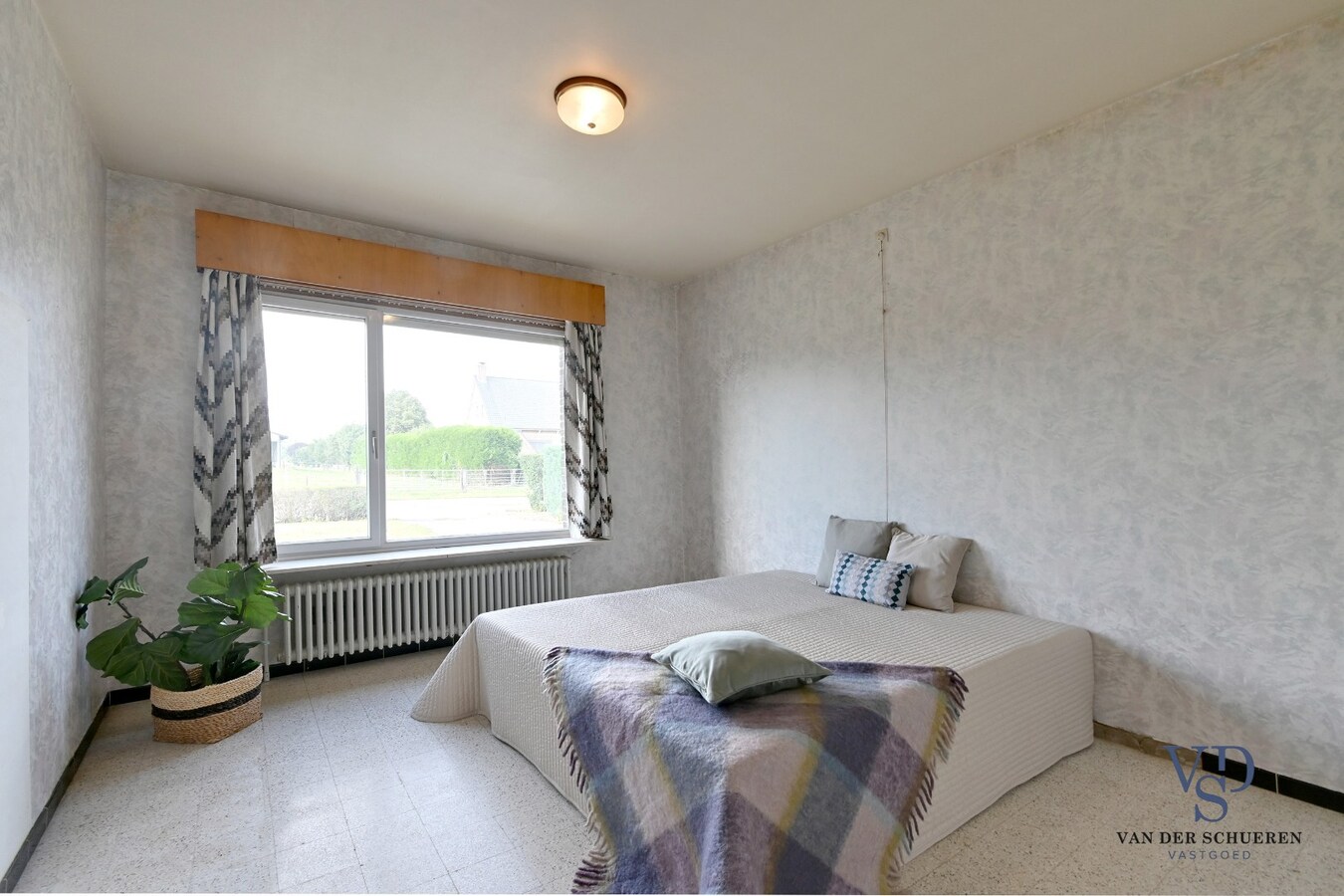 Te renoveren bungalow op een perceel van ca. 2.840 m² 