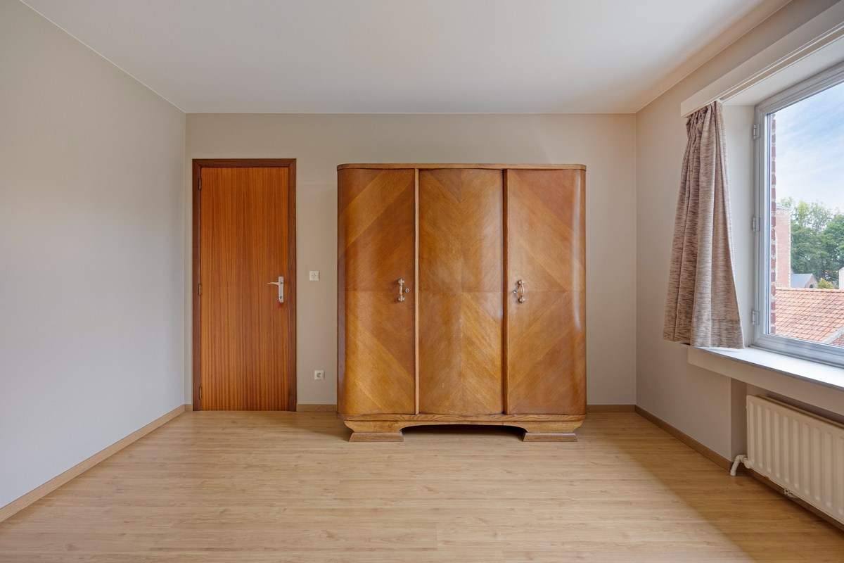Halfopen bebouwing met 3 ruime slaapkamers. 