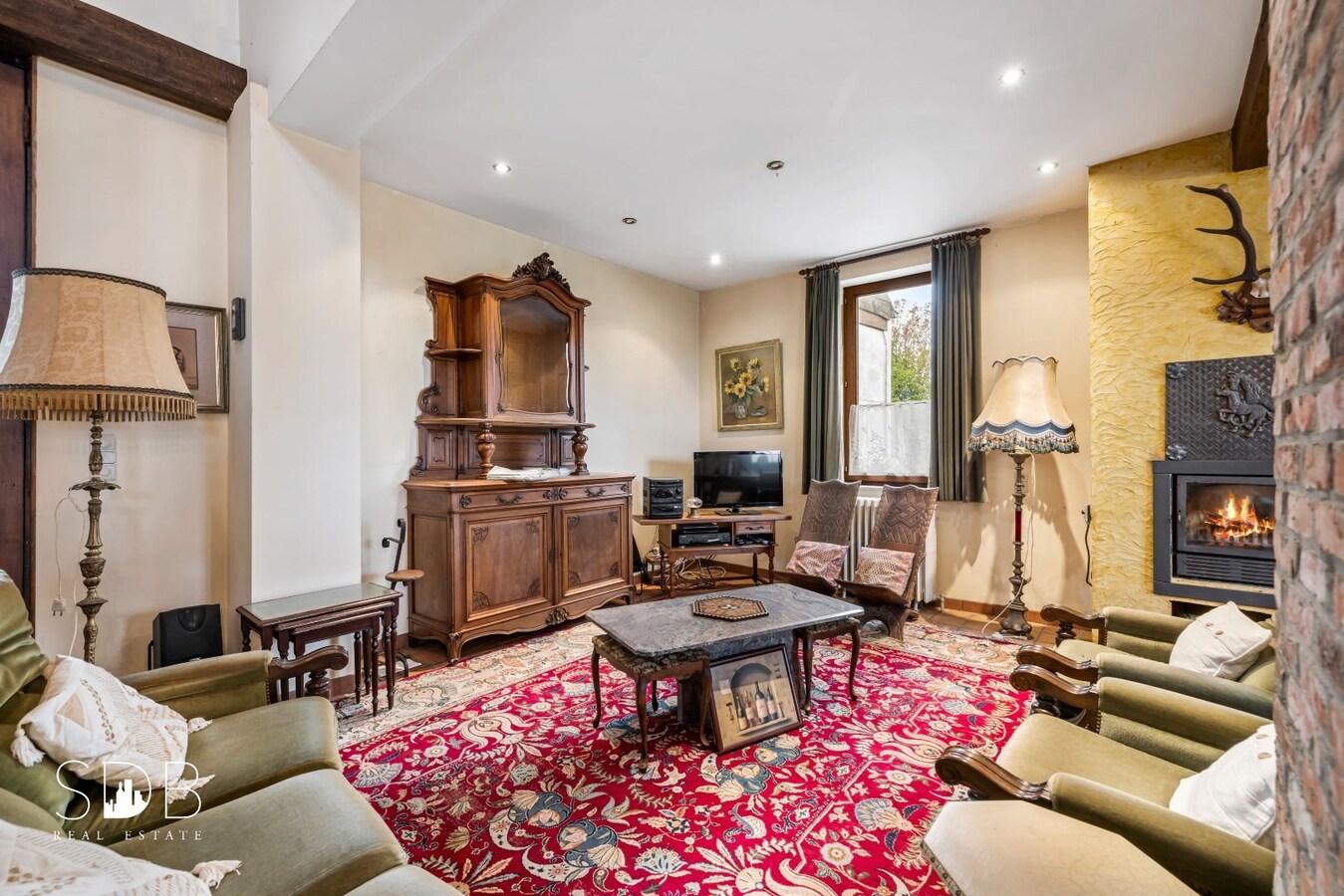 Authentieke hoeve met bijgebouwen met graslanden op circa 8.750m² 