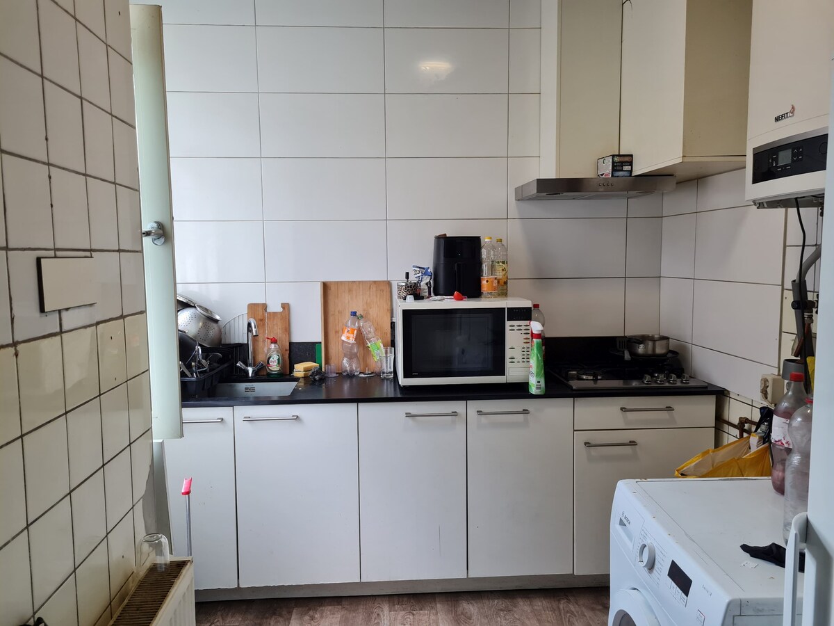 Kamerverhuurwoning met berging gelegen op korte afstand van het centrum van Tilburg. 