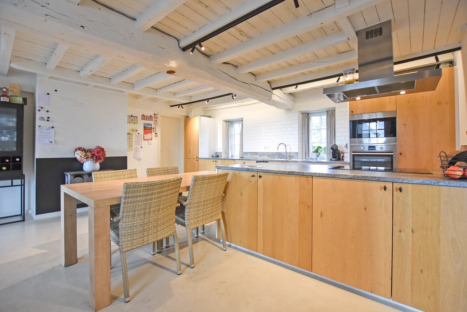 Instapklare woning met loods gelegen in een doodlopende straat 