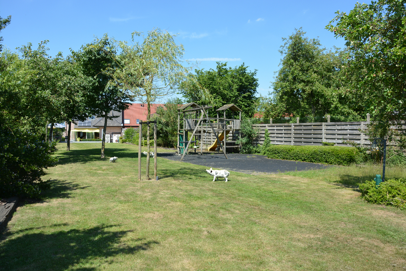 Prachtige recente villa met zwembad en prachtig aangelegde tuin 