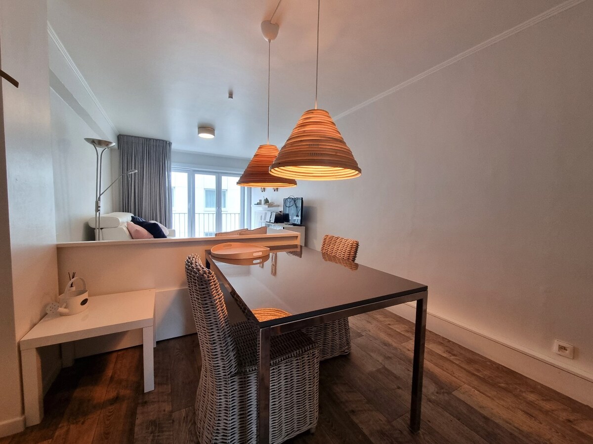 Ingerichte studio aan de Zeedijk te Heist 