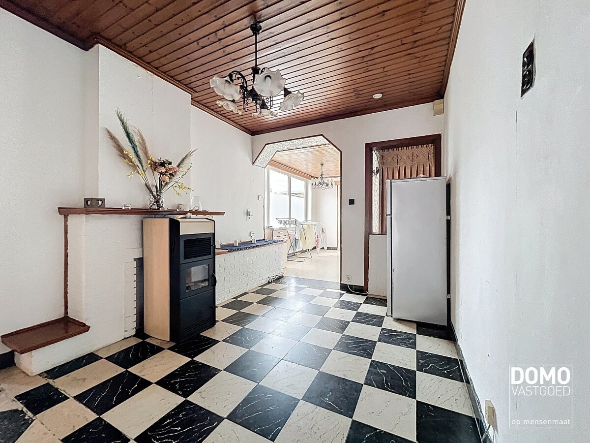 VOLLEDIG TE RENOVEREN WONING MET TWEE SLAAPKAMERS, INPANDIGE GARAGE OP EEN PERCEEL VAN 5A35CA IN SINT-TRUIDEN 
