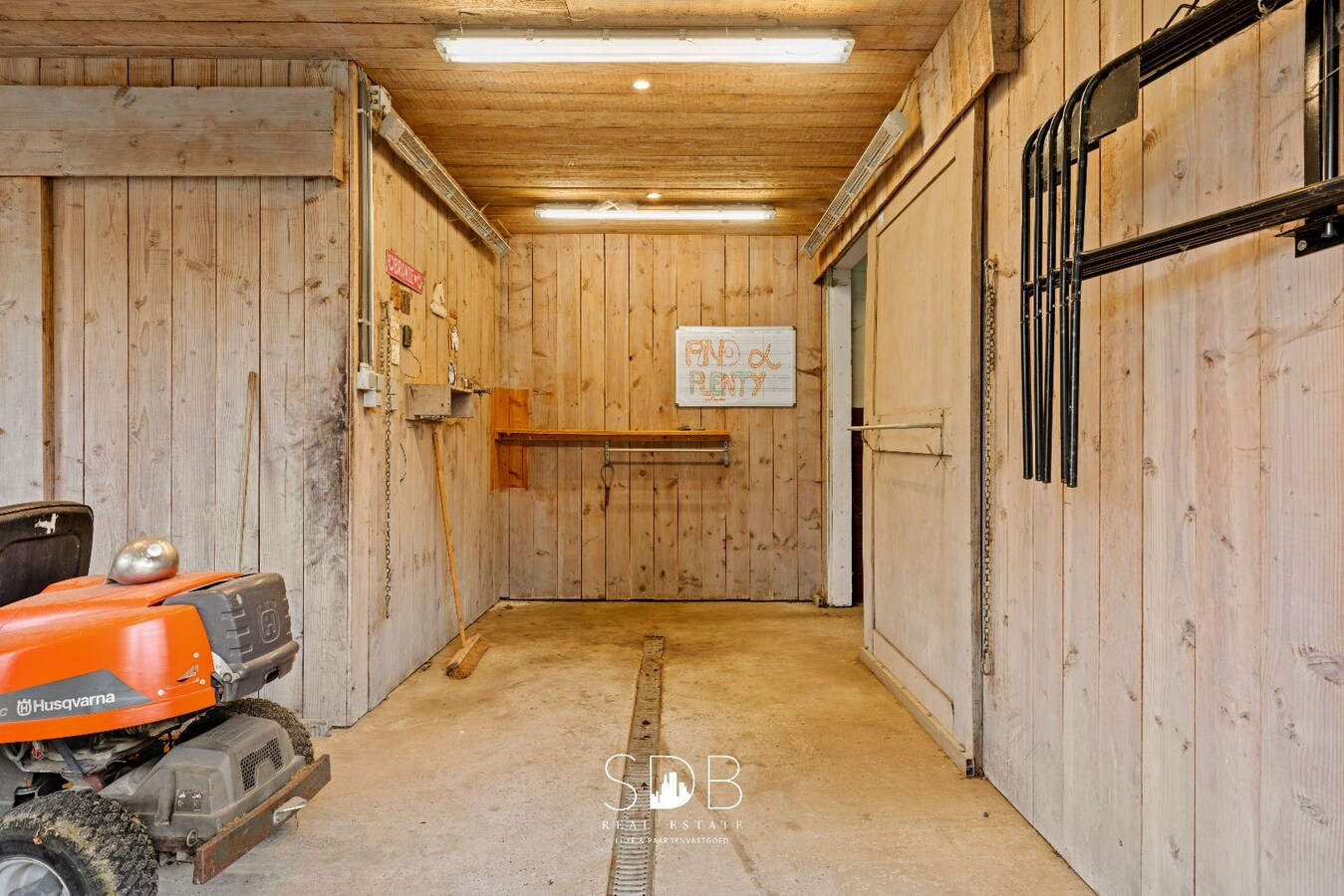 Prachtige woning met paardenfaciliteiten op 11.703m² 