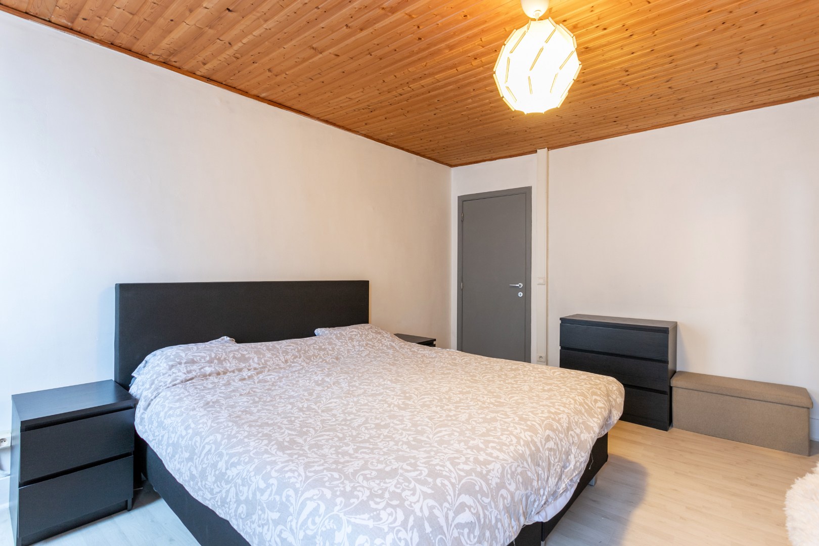 Instapklare woning met 3 slaapkamers, veranda en garagebox in Lembeek 