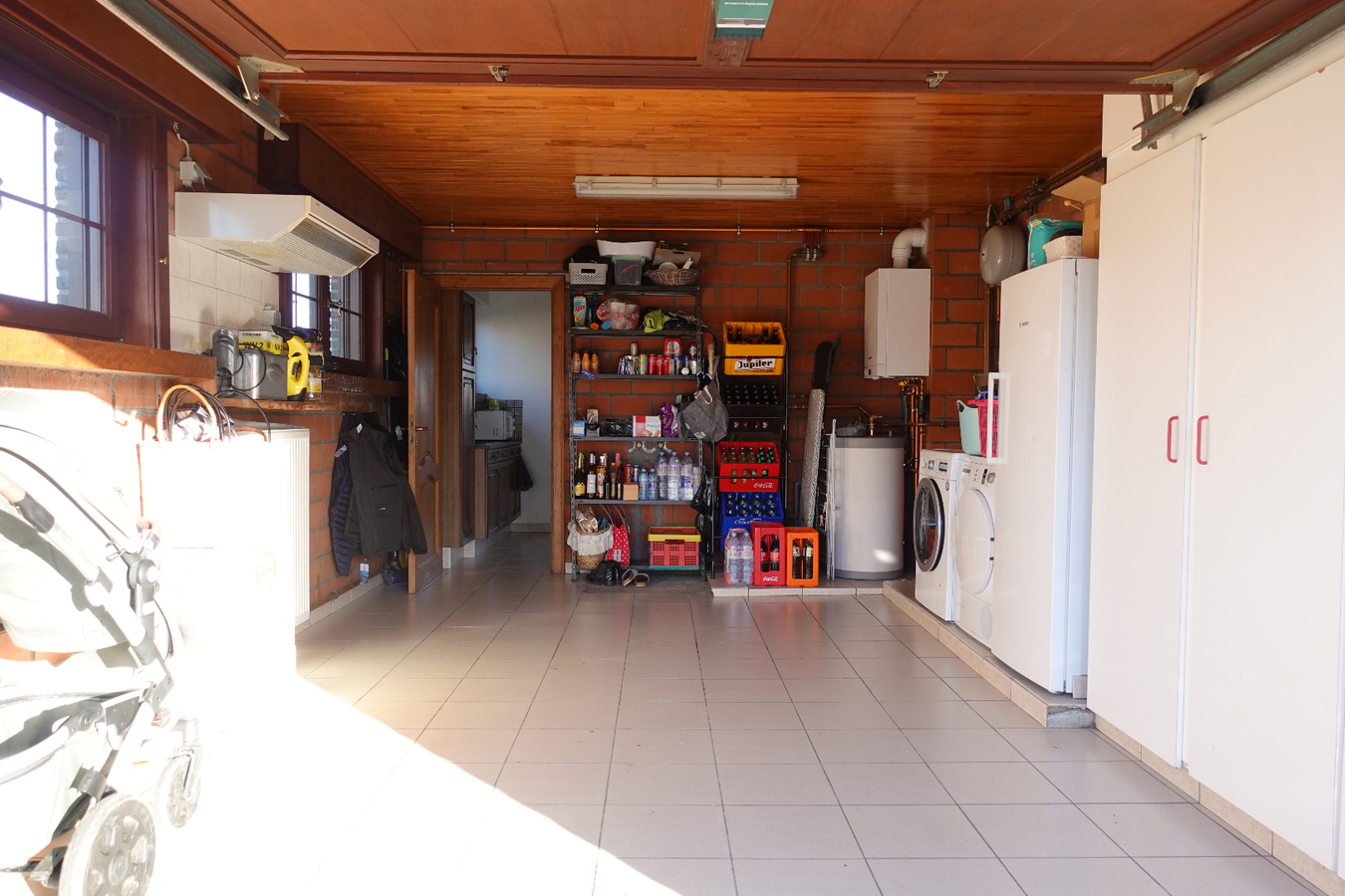 Charmante woning met 2 garages 