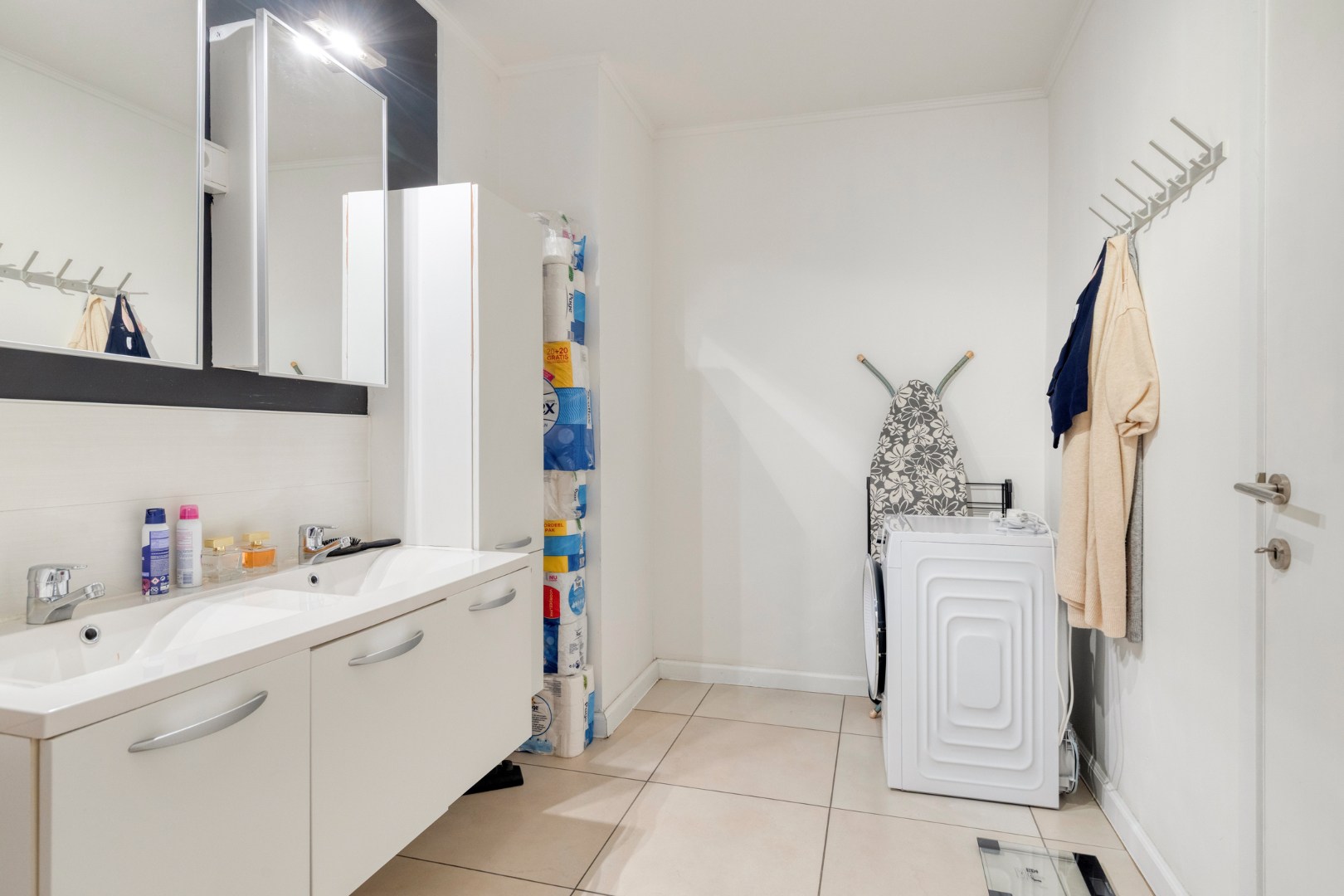 Ruim gelijkvloers appartement met 2 slpk. en gezellige patio in het centrum van Geel 