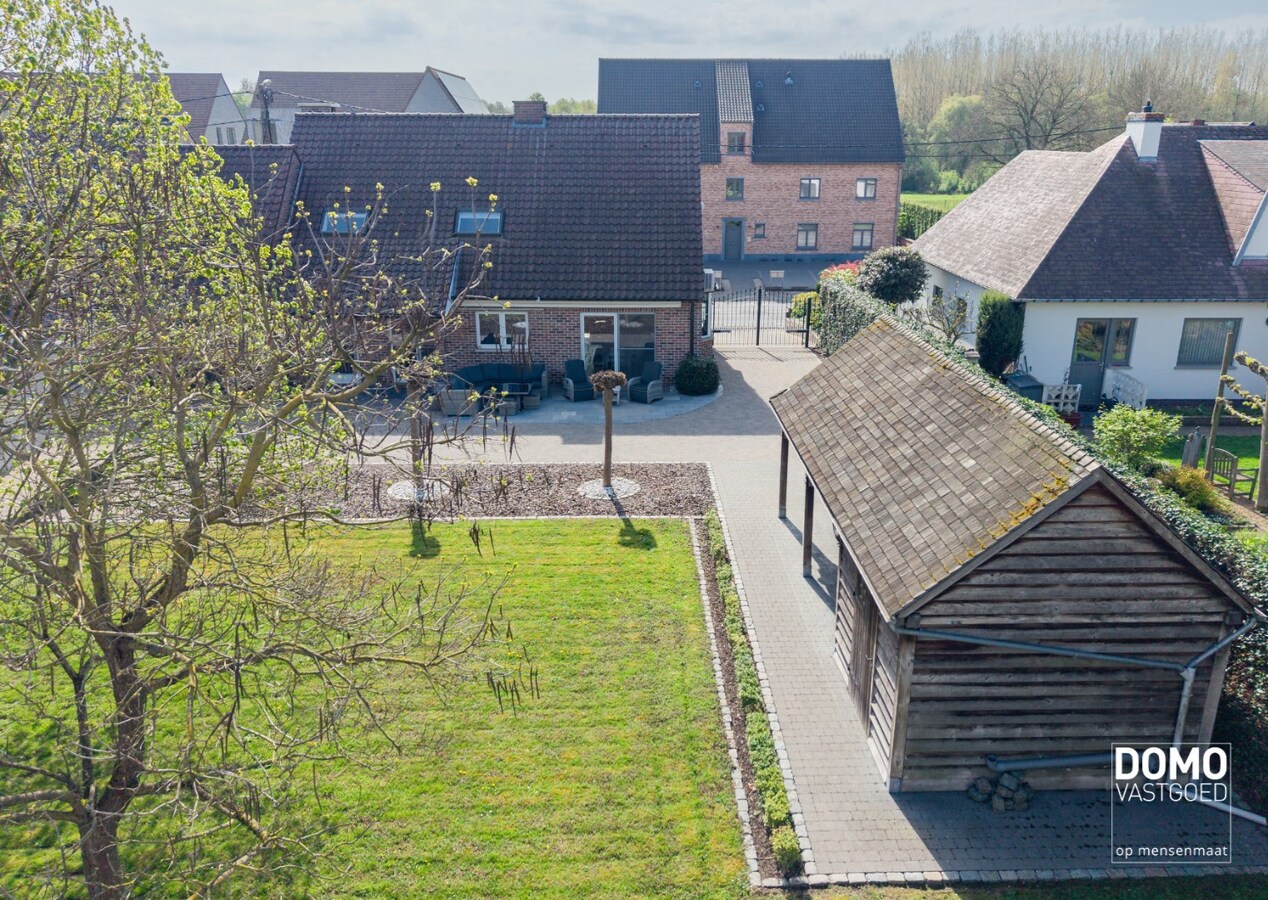 Karaktervolle en ruime gezinswoning in pastorij-/fermettestijl met prachtige tuin en 4 slaapkamers in het groene Kortessem 
