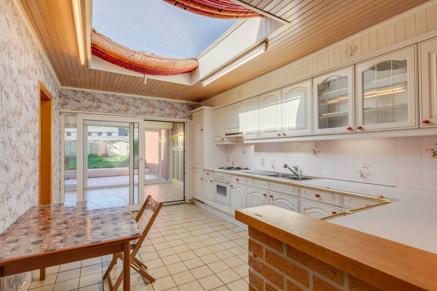 Op te frissen woning met charmante tuin! 