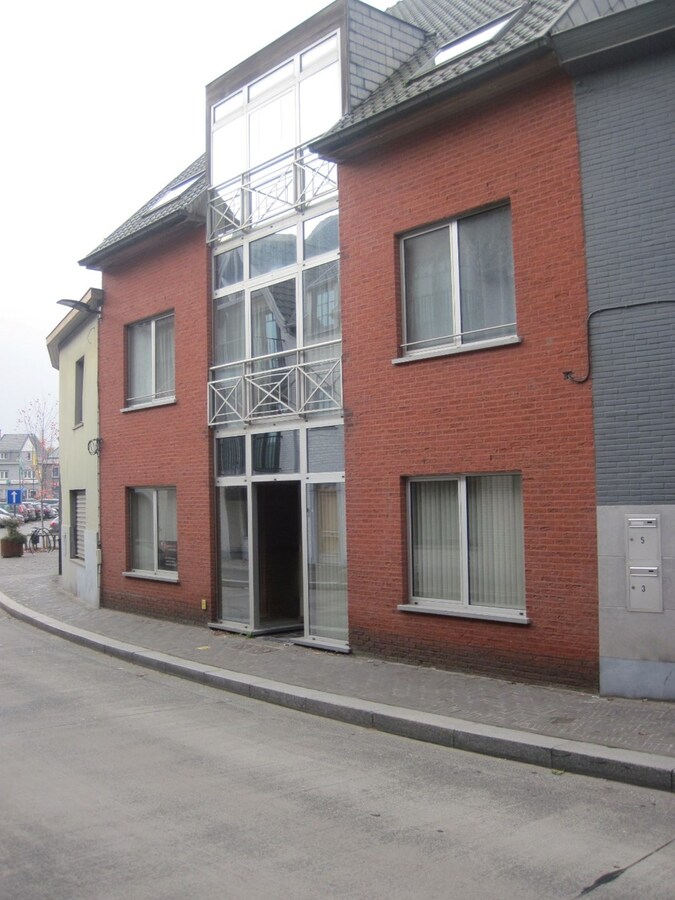 Bijzonder ruim appartement in hartje Kruishoutem. 