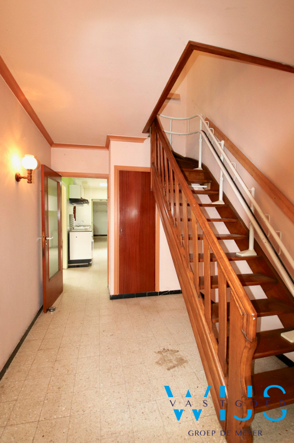 Op te frissen/te renoveren gezinswoning op TOPlocatie te ERTVELDE! 