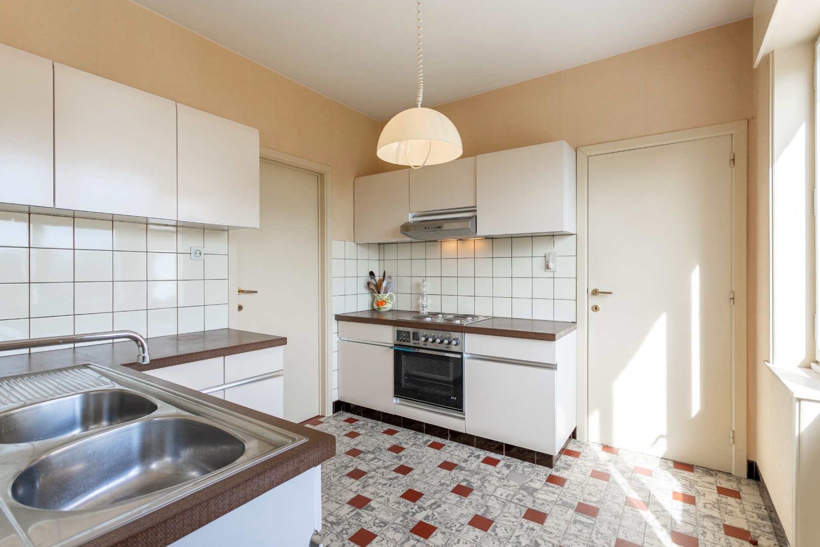 Te renoveren woning met 5 slpks op topligging in Dworp 