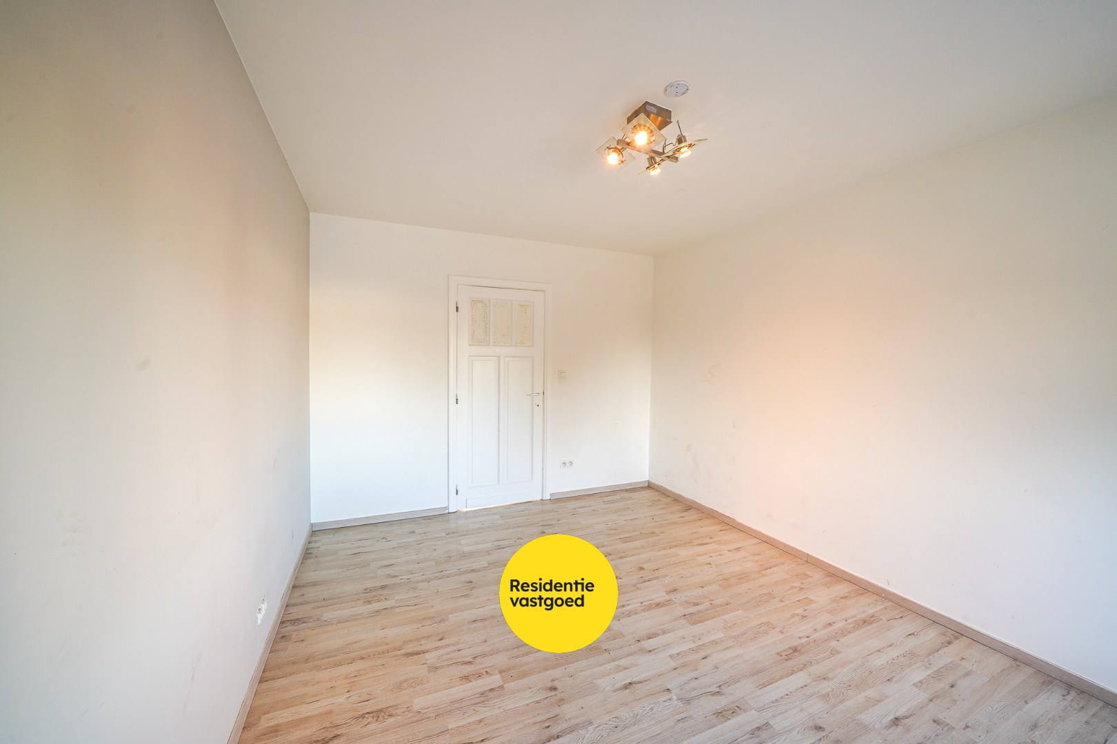 Instapklare ruime hoekwoning te Zandvoorde 