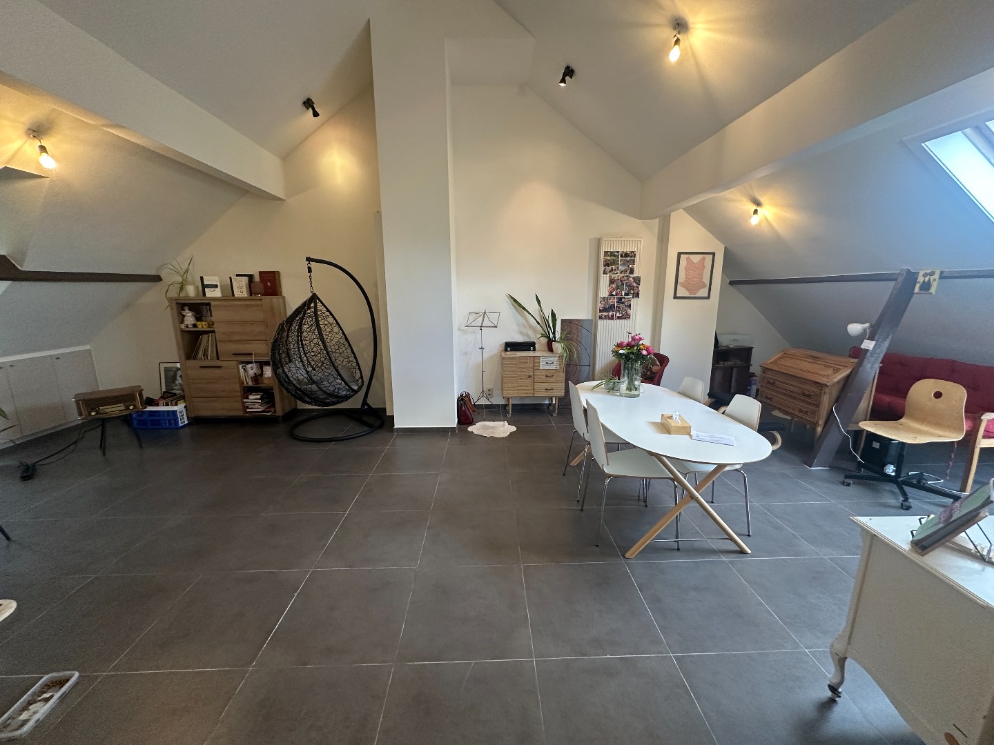 Dakappartement (120 m²!) met 2 slaapkamers, centrum Torhout 