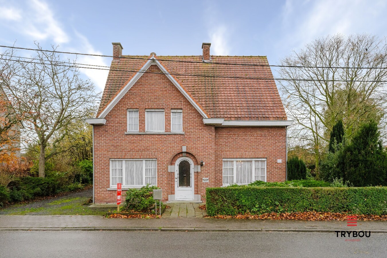 Alleenstaande woning op een ruim perceel van 2270 m² met rustige ligging te Langemark 
