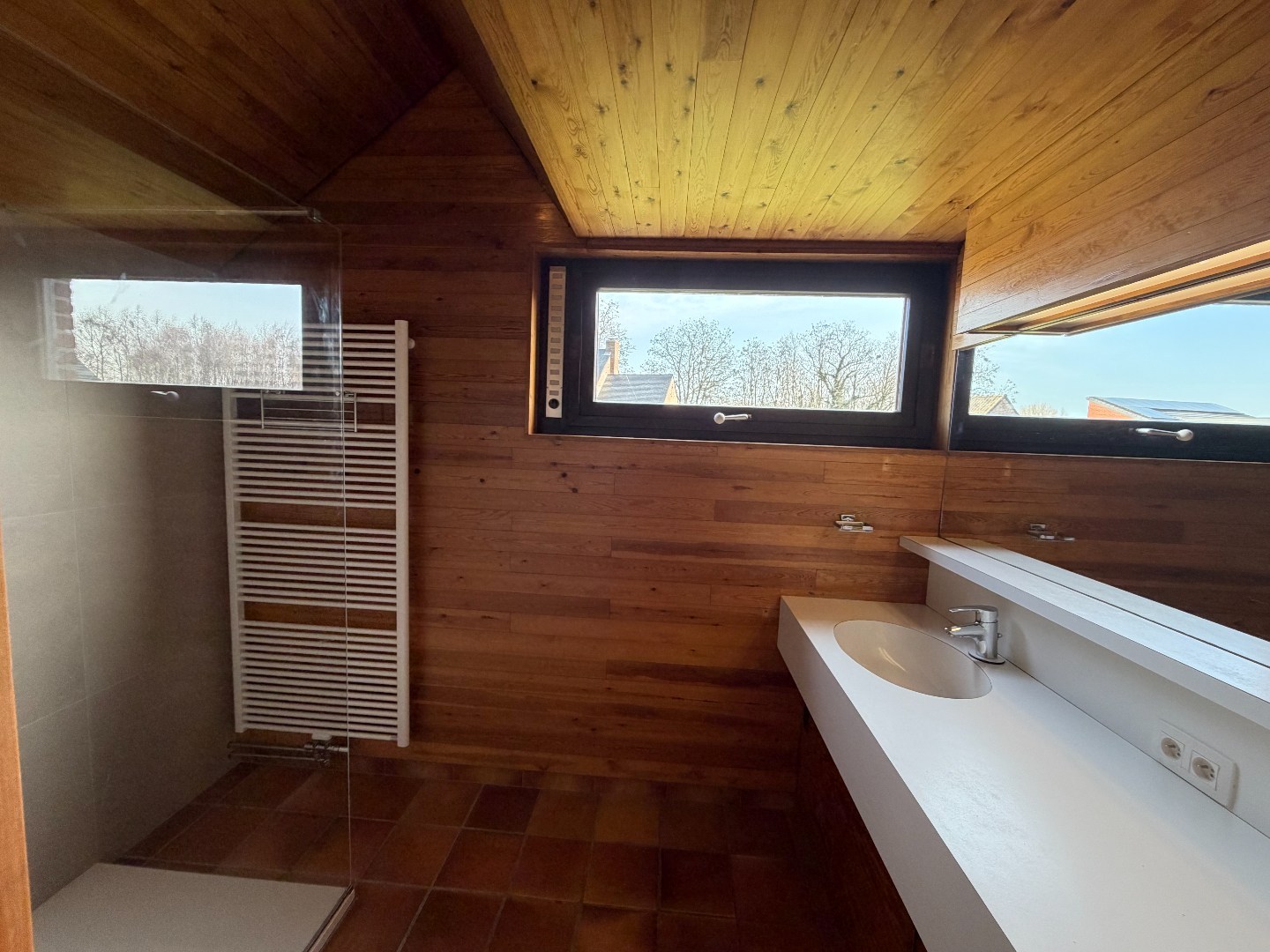 Ruime alleenstaande woning te huur met 3 slaapkamers, garage en tuin – Olmenlaan 99, Zulte 