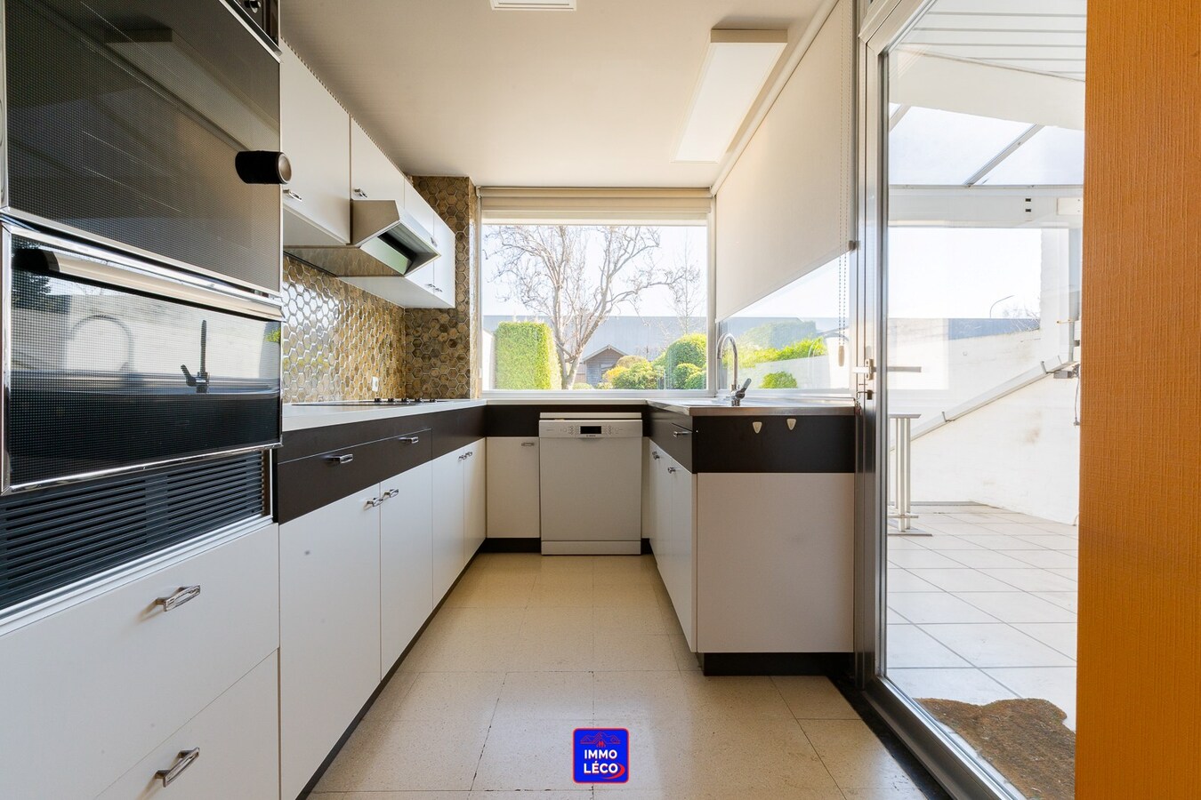 Maison "Bel-Etage" avec double garage, jardin, en plein centre-ville ! 