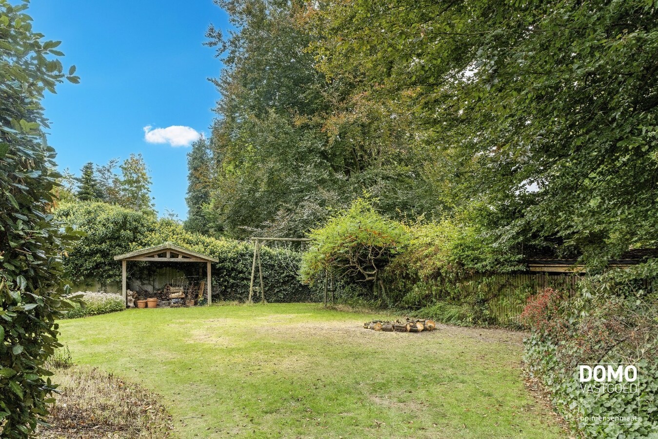 Exclusieve statige open bebouwing met zuid gerichte tuin in het centrum van Kermt (Hasselt) 