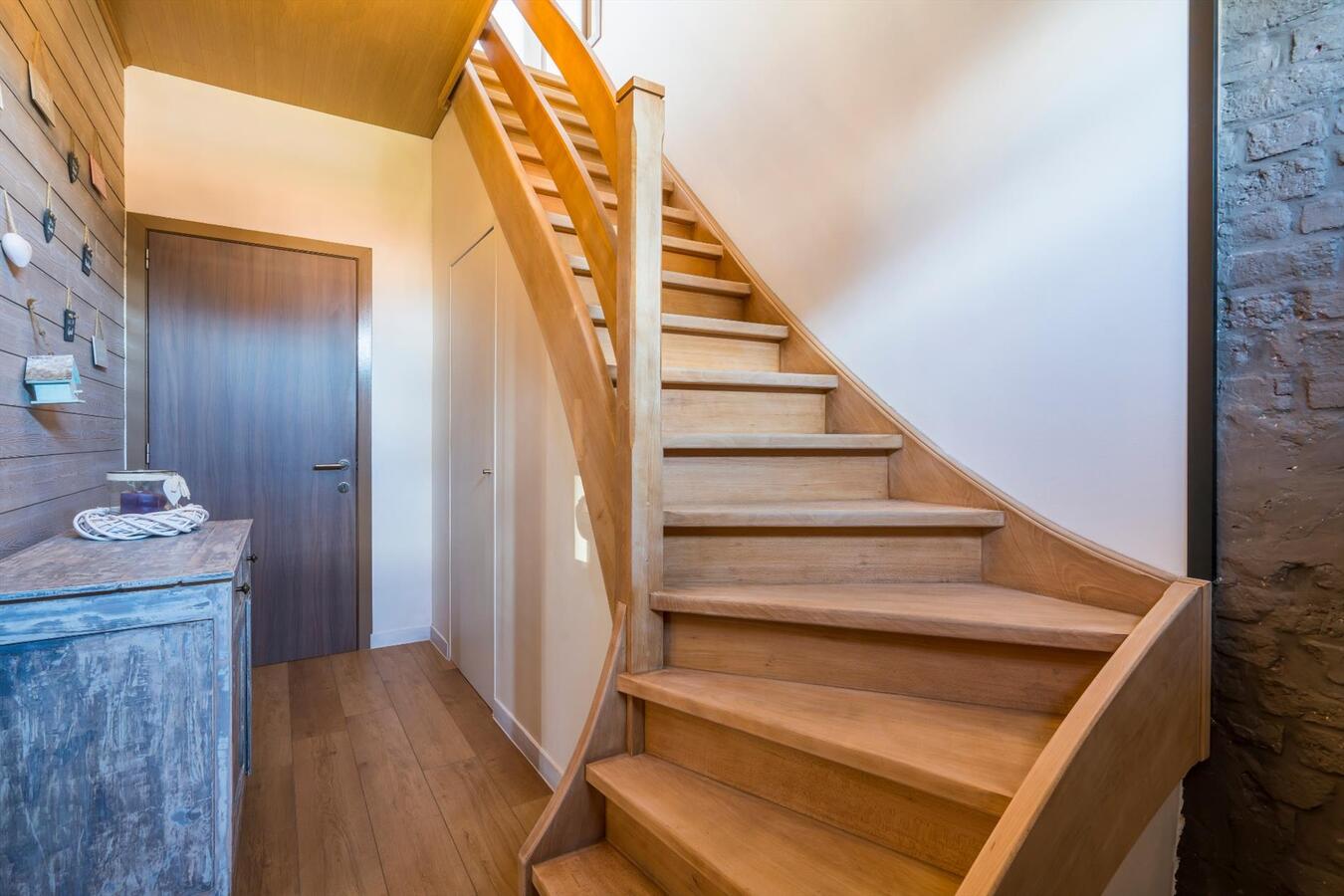 Rustige gelegen, vrijstaande woning met ruime nieuwbouwgarage 