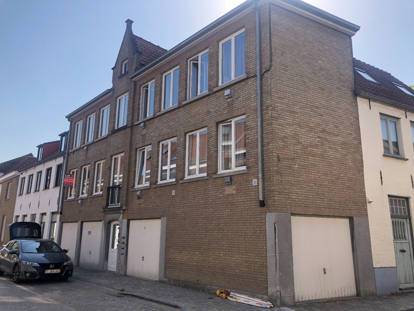 Centraal gelegen 1-slaapkamerappartement met garage 