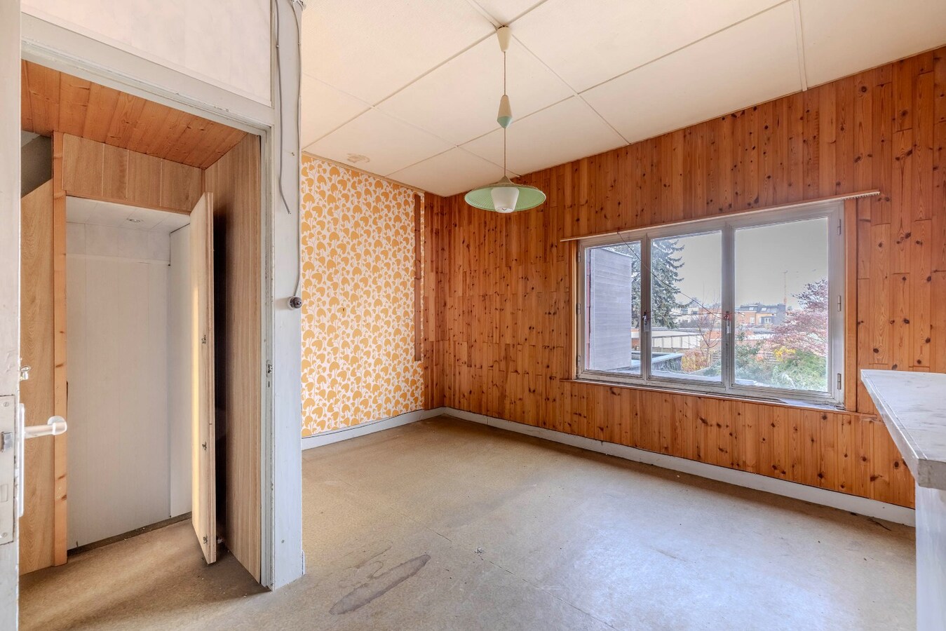 Te renoveren woning met 2 slpk en stadstuin 