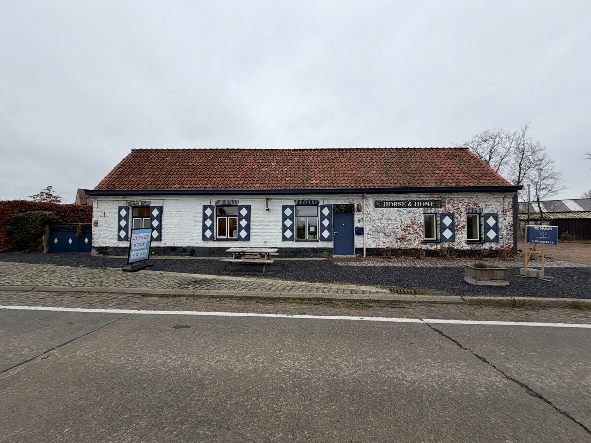 Multifunctioneel commercieel pand op toplocatie. 