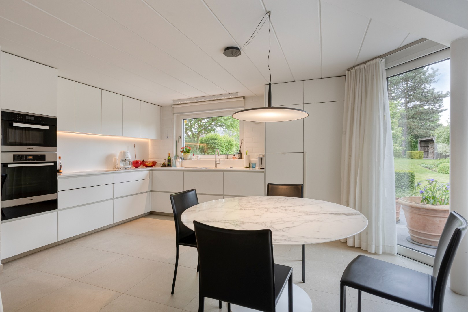 Villa met 5 slaapkamers, ruime tuin, terras en 2 garages in Heverlee! - bewoonbare opp. 278 m² -  EPC 179 kWh/m² 