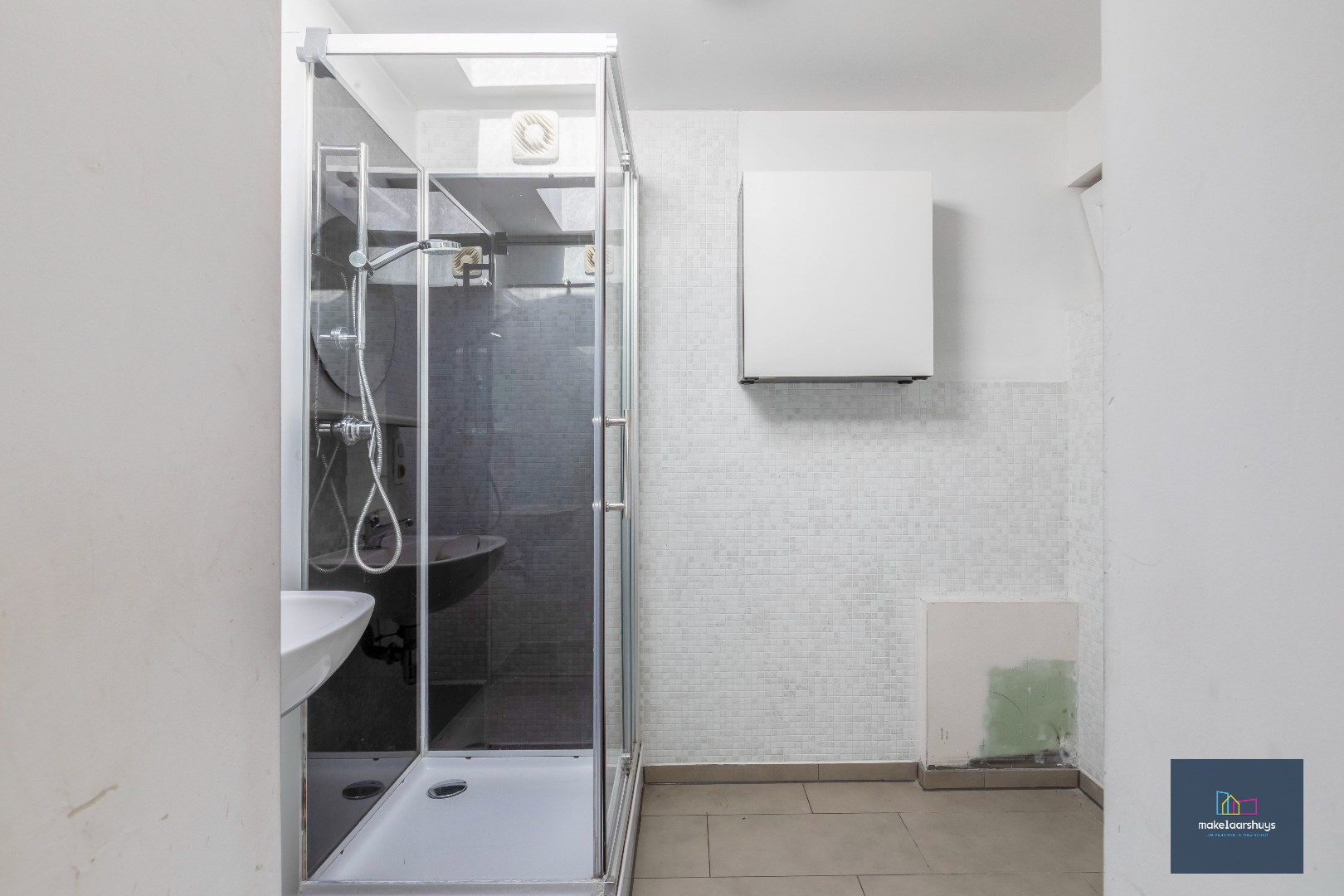 VERKOCHT !!! Residentieel gelegen  te renoveren halfopen bebouwing met tuin 