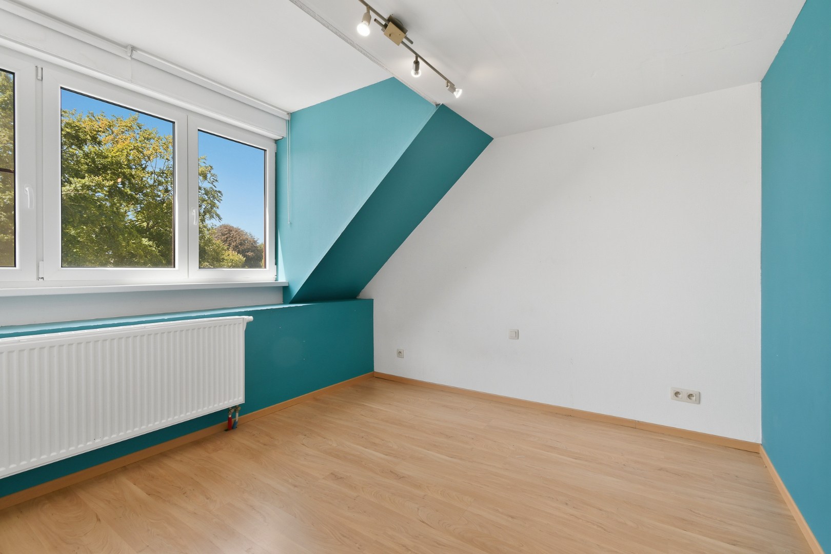 Hoekwoning met 3 slaapkamers te huur in Jabbeke! 