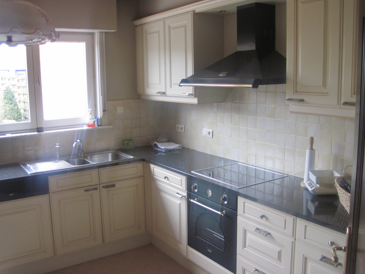 Bijzonder degelijke en ruime Half Open Bebouwing. 