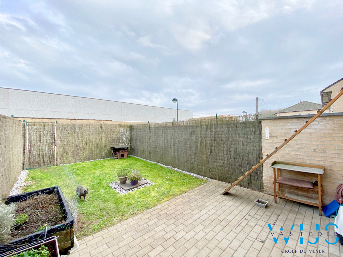 Instapklare &amp; gezellige woning met garage in hartje Eeklo! 