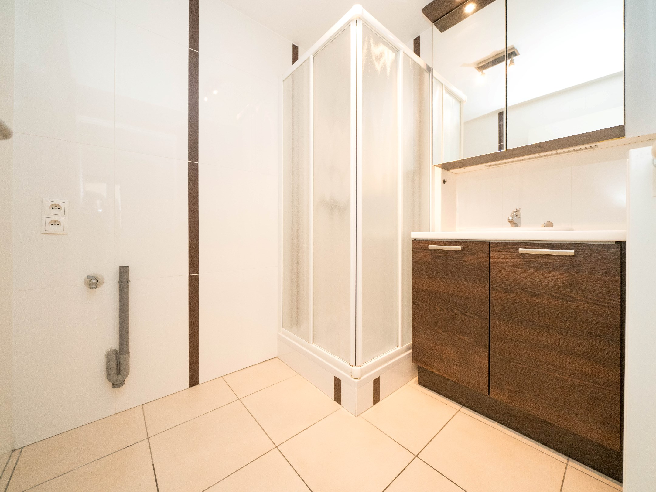 Recent 1-kamer appartement met staanplaats en kelder 