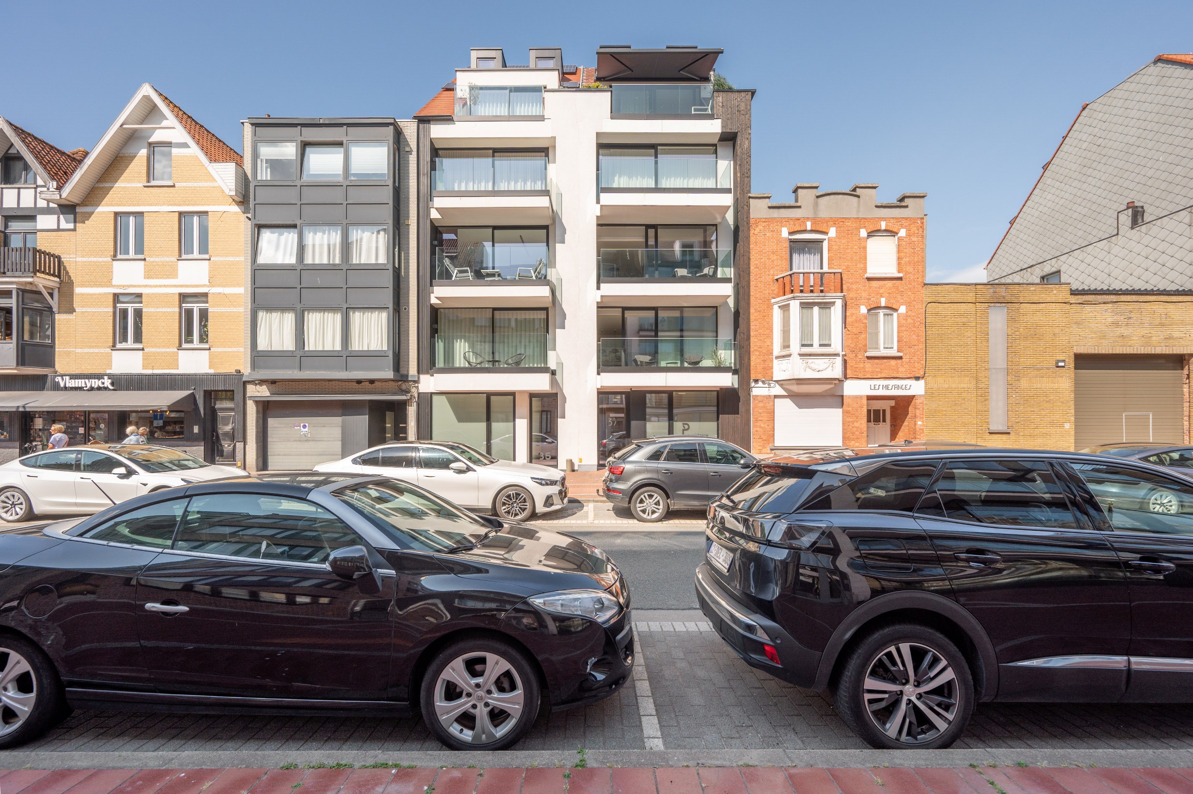 Appartement spacieux et récent (2021) situé sur l'avenue Paul Parmentier à Knokke. 