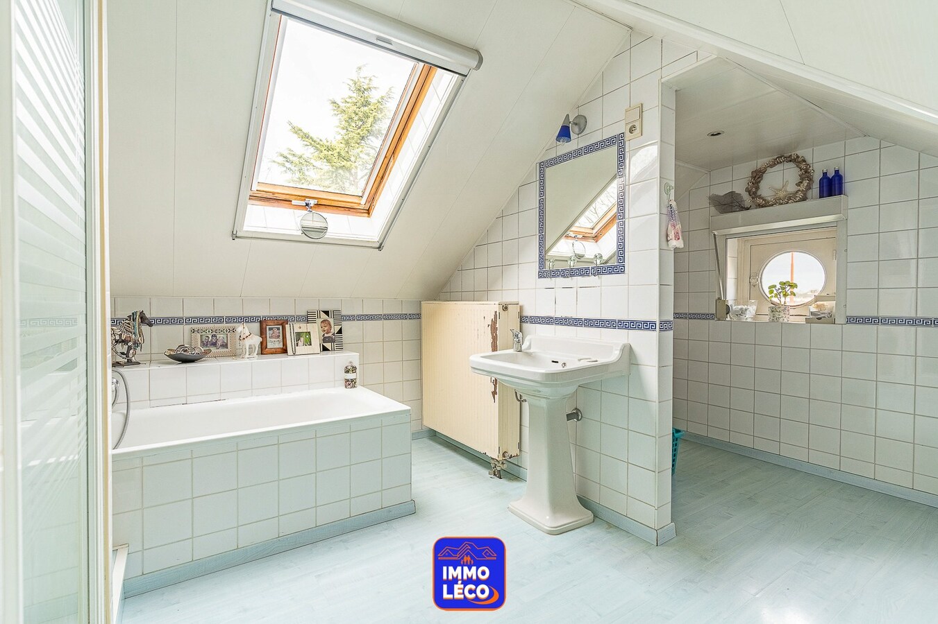 Villa de caractère érigée sur 1478m² aux multiples possibilités ! 