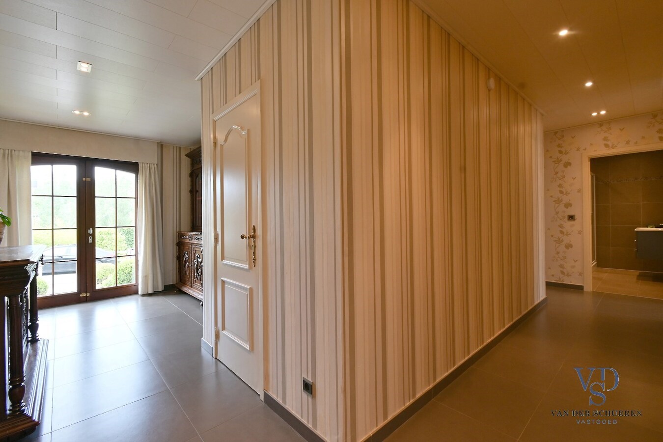 Tijdloze villa (alles op gelijkvloers). 