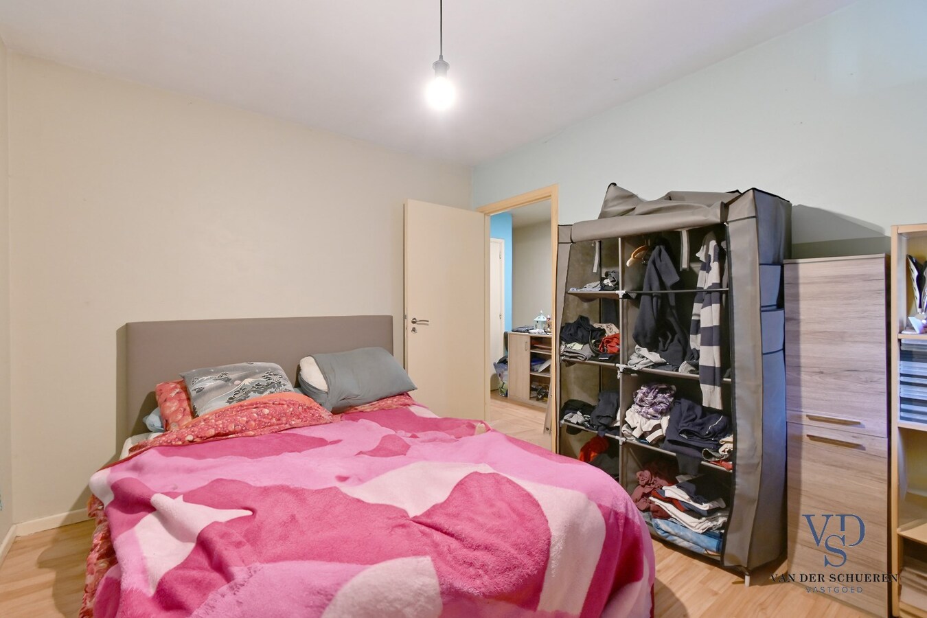 Woning met tuin - te renoveren. 