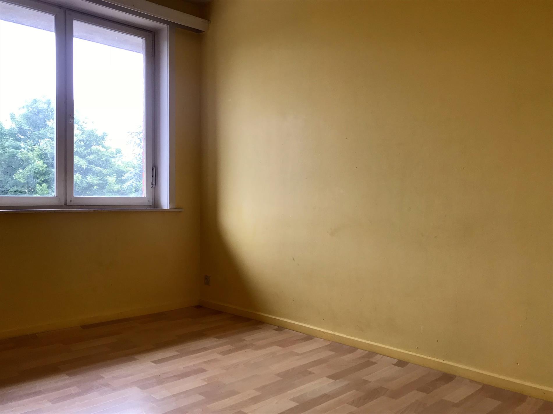 Op te frissen appartement op enkele minuten van markt 